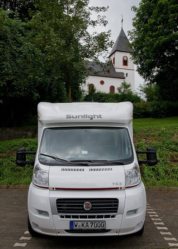 Mosel 07-2012D35_8410 als Smart-Objekt-1 Kopie.jpg - In Neumagen - Drohn sind wir auf einem Weinlehrpfad spazieren gegangen. Unser Womo parkte unterhalb der sehenswerten Kirche